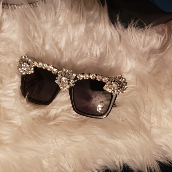 GoodWoman Sunglasses - Picture 2 of 5